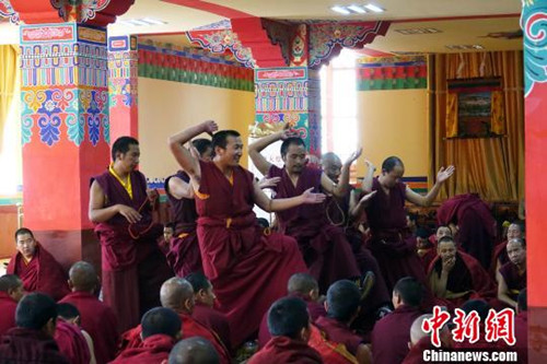 中国藏语系高级佛学院高级学衔班哲蚌寺辩经.jpg