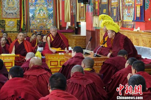 中国藏语系高级佛学院高级学衔班哲蚌寺辩经.jpg