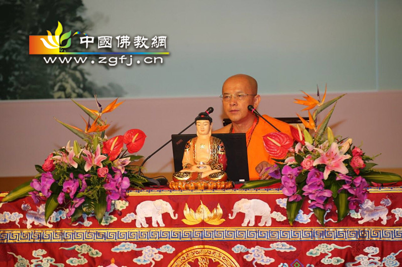 中国佛教协会常务理事，云南临沧市佛教协会会长提卡达希法师登台说法18_副本.jpg