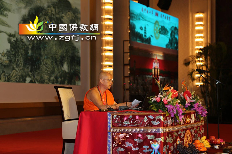 中国佛教协会常务理事，云南临沧市佛教协会会长提卡达希法师登台说法25_副本.jpg