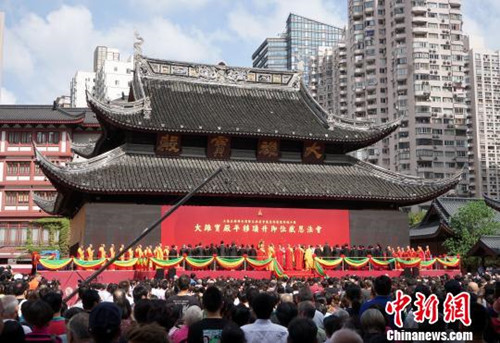 上海百年玉佛禅寺大雄宝殿平移顶升即位.JPG