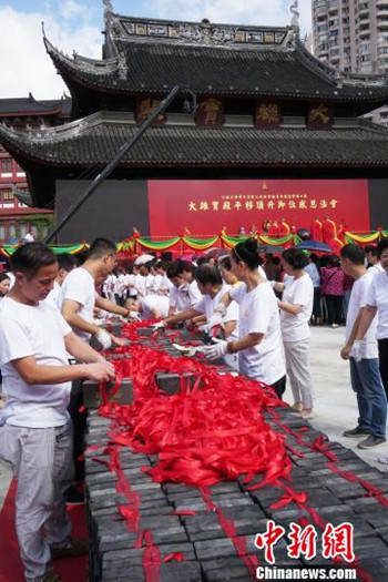 上海百年玉佛禅寺大雄宝殿平移顶升即位.JPG