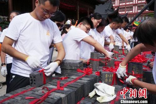 上海百年玉佛禅寺大雄宝殿平移顶升即位.JPG