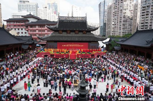 上海百年玉佛禅寺大雄宝殿平移顶升即位.JPG