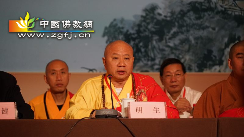 明生副会长主持开幕式.jpg