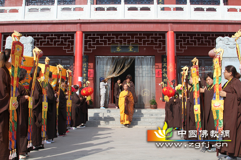 河北井陉灵岩寺举行传授八关斋戒法会.jpg
