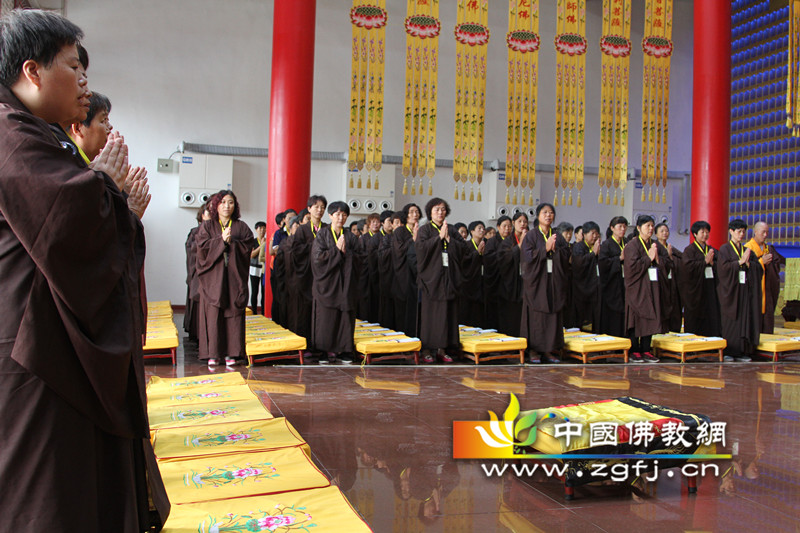 河北井陉灵岩寺举行传授八关斋戒法会.jpg