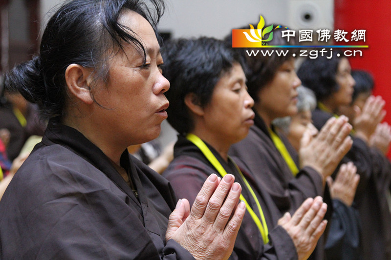 河北井陉灵岩寺举行传授八关斋戒法会.jpg