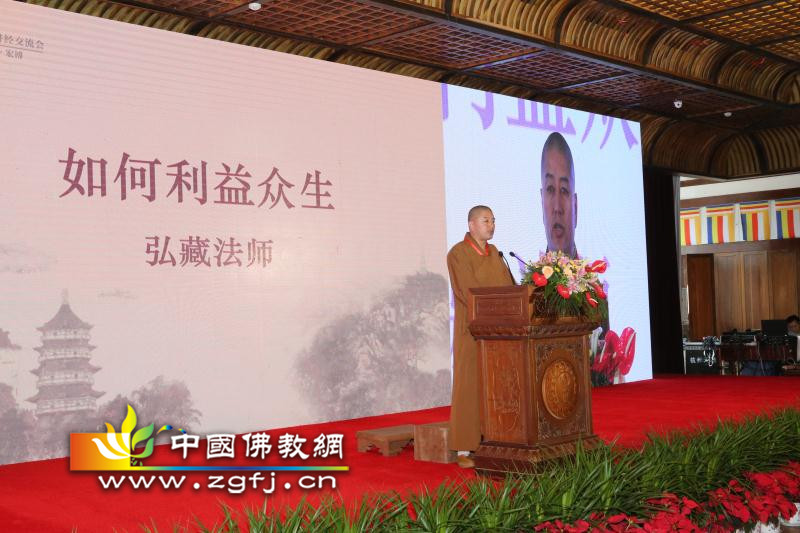 来自全国25个省区市和中国佛学院的28位法师登台亮相，宣说妙法，精彩纷呈。.jpg