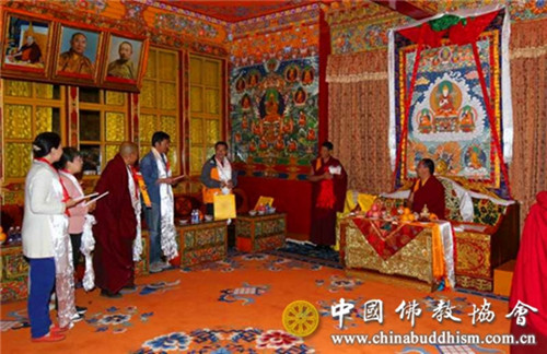 中国佛教协会赴日喀则边境寺庙捐赠《十万颂》.jpg