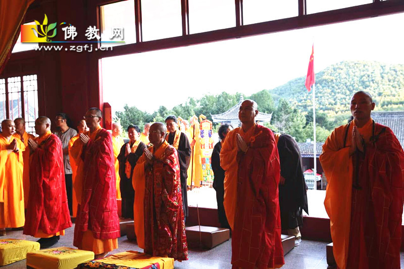 五位主法法师依次是宗本法师、真意法师、性妙法师、能亮法师、悟灯法师02_副本.jpg