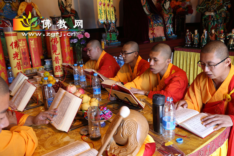 楞严坛恭诵《楞严经》_副本_副本.jpg