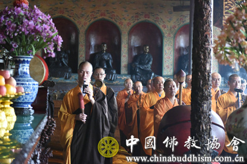 中国佛教协会举办纪念中国人民抗日战争暨世界反法西斯战争胜利72周年祈祷世界和平法会.jpg