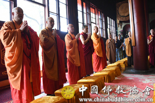 中国佛教协会举办纪念中国人民抗日战争暨世界反法西斯战争胜利72周年祈祷世界和平法会.jpg