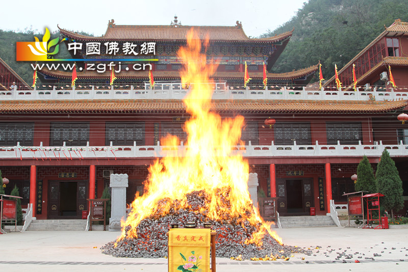 河北井陉灵岩寺•七月十五佛欢喜日圆满举行“盂兰盆法会”.jpg