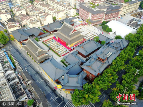 上海玉佛寺大雄宝殿平移进展顺利.jpg